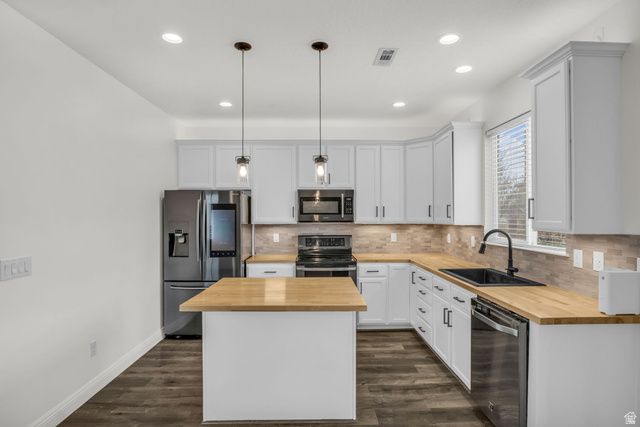 7077 S GREENSAND DR, West Jordan, UT 84084