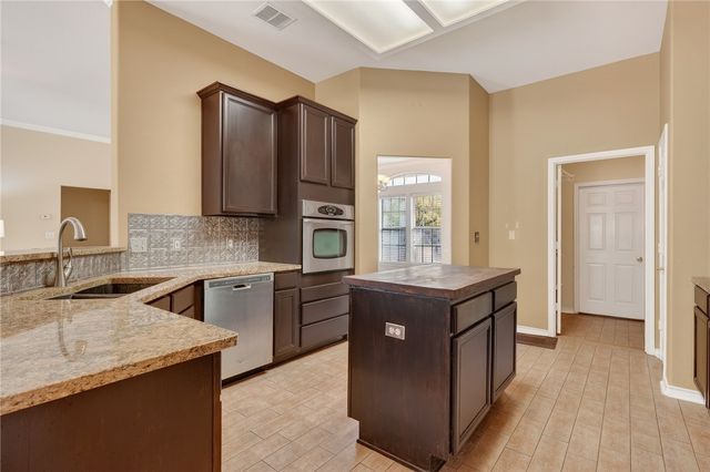 461 Augusta Dr, Rockport, TX 78382