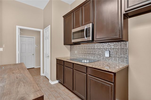 461 Augusta Dr, Rockport, TX 78382