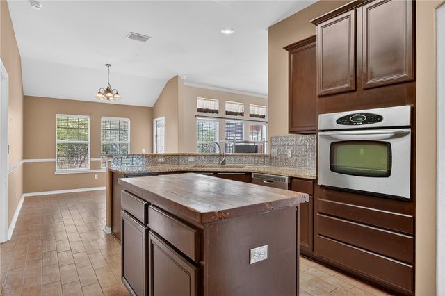 461 Augusta Dr, Rockport, TX 78382