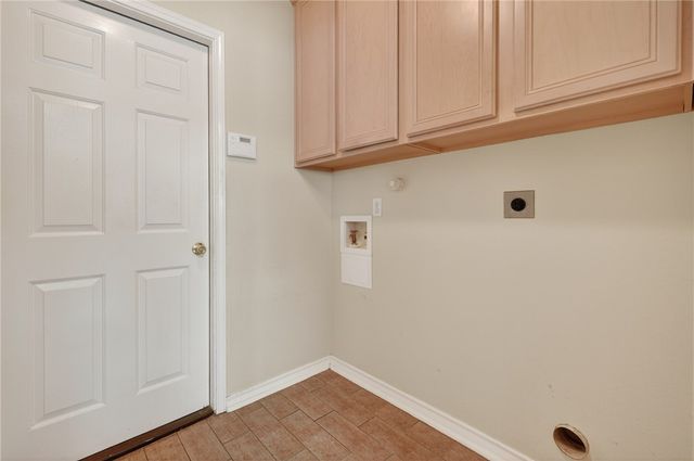 461 Augusta Dr, Rockport, TX 78382