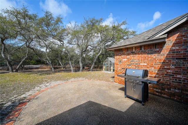 461 Augusta Dr, Rockport, TX 78382