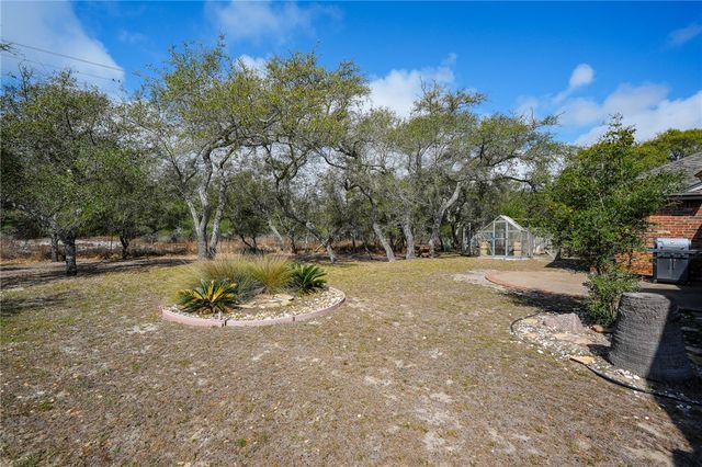 461 Augusta Dr, Rockport, TX 78382