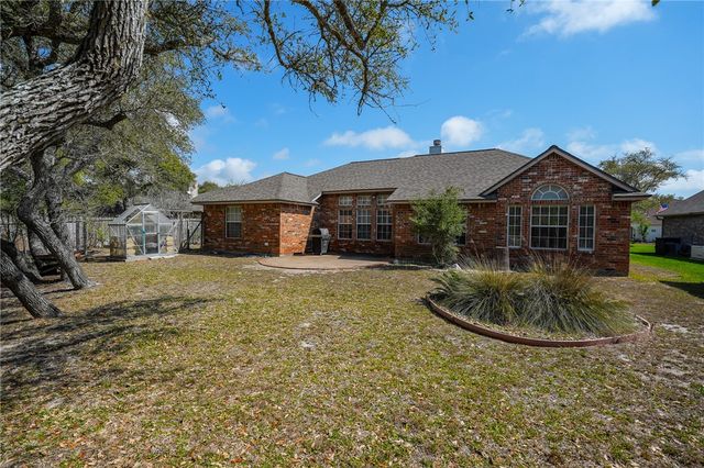 461 Augusta Dr, Rockport, TX 78382