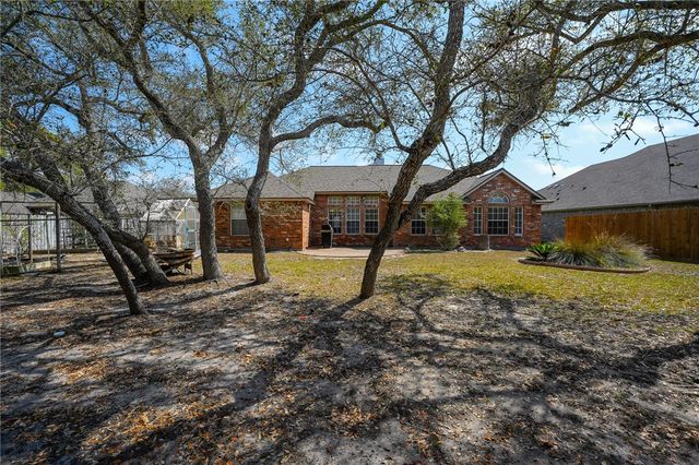 461 Augusta Dr, Rockport, TX 78382