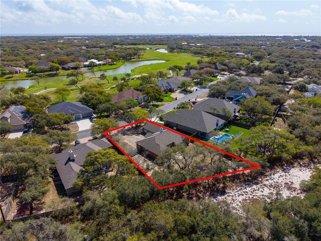 461 Augusta Dr, Rockport, TX 78382
