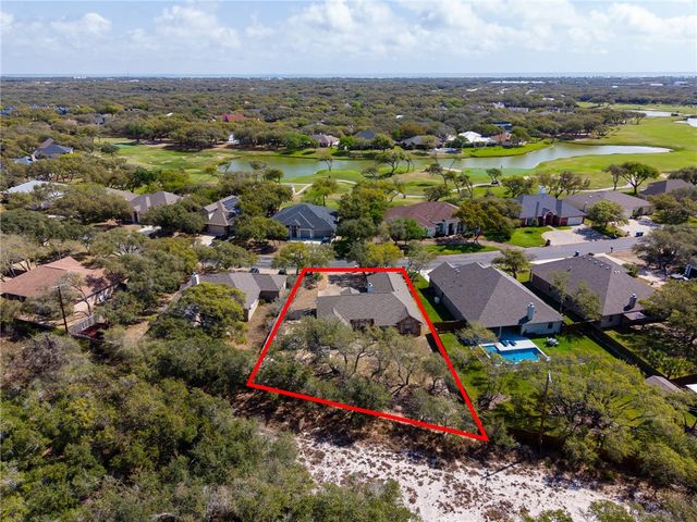 461 Augusta Dr, Rockport, TX 78382
