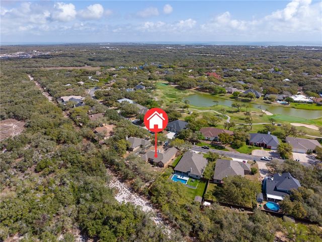 461 Augusta Dr, Rockport, TX 78382