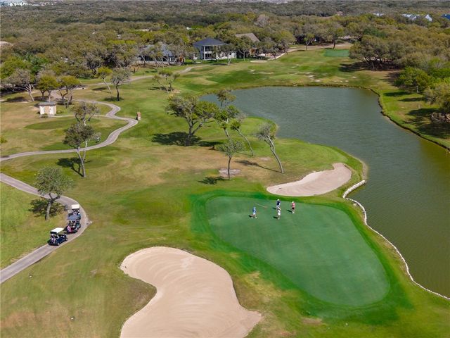 461 Augusta Dr, Rockport, TX 78382