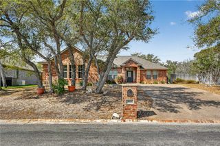 461 Augusta Dr, Rockport, TX 78382