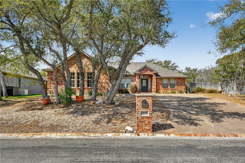 461 Augusta Dr, Rockport, TX 78382
