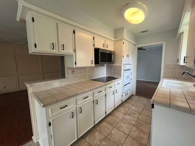 212 Dogwood Street, Lake Jackson, TX 77566