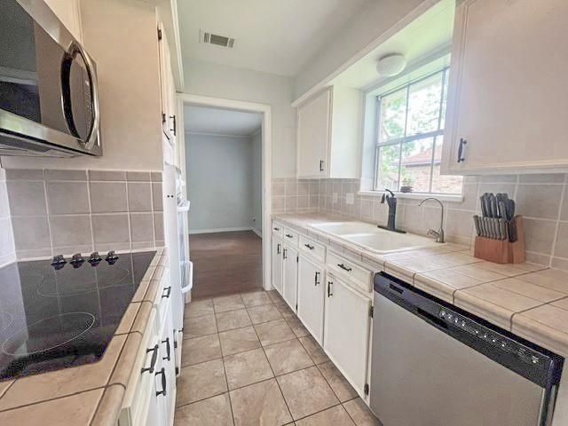 212 Dogwood Street, Lake Jackson, TX 77566