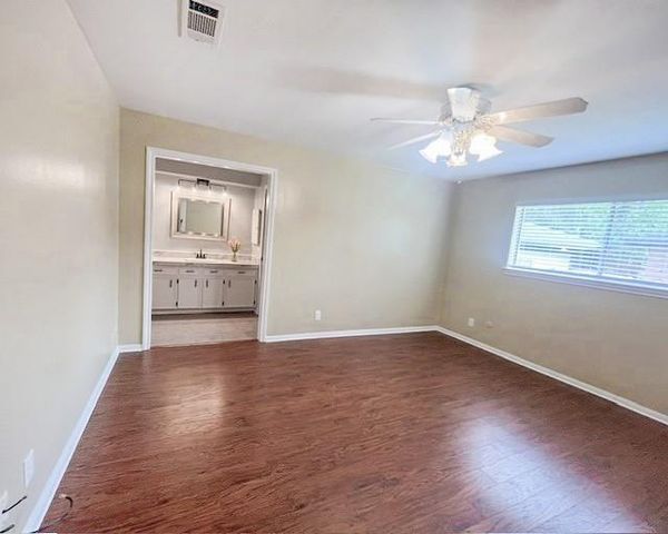 212 Dogwood Street, Lake Jackson, TX 77566