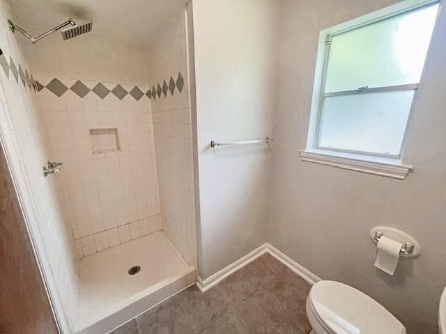 212 Dogwood Street, Lake Jackson, TX 77566