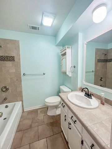 212 Dogwood Street, Lake Jackson, TX 77566