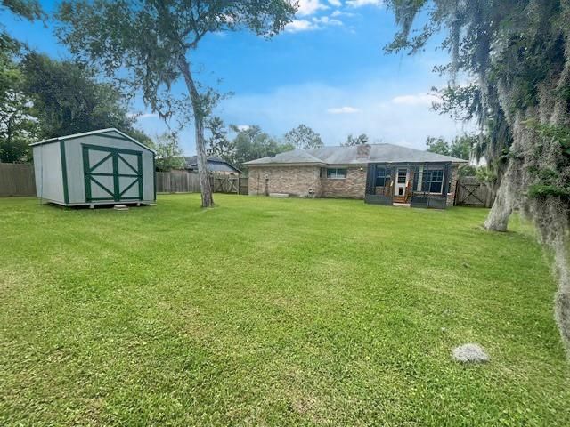 212 Dogwood Street, Lake Jackson, TX 77566