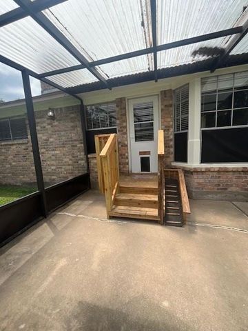 212 Dogwood Street, Lake Jackson, TX 77566