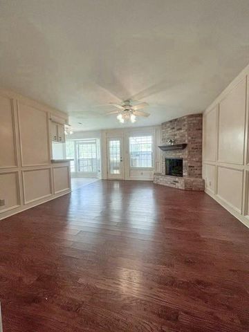 212 Dogwood Street, Lake Jackson, TX 77566