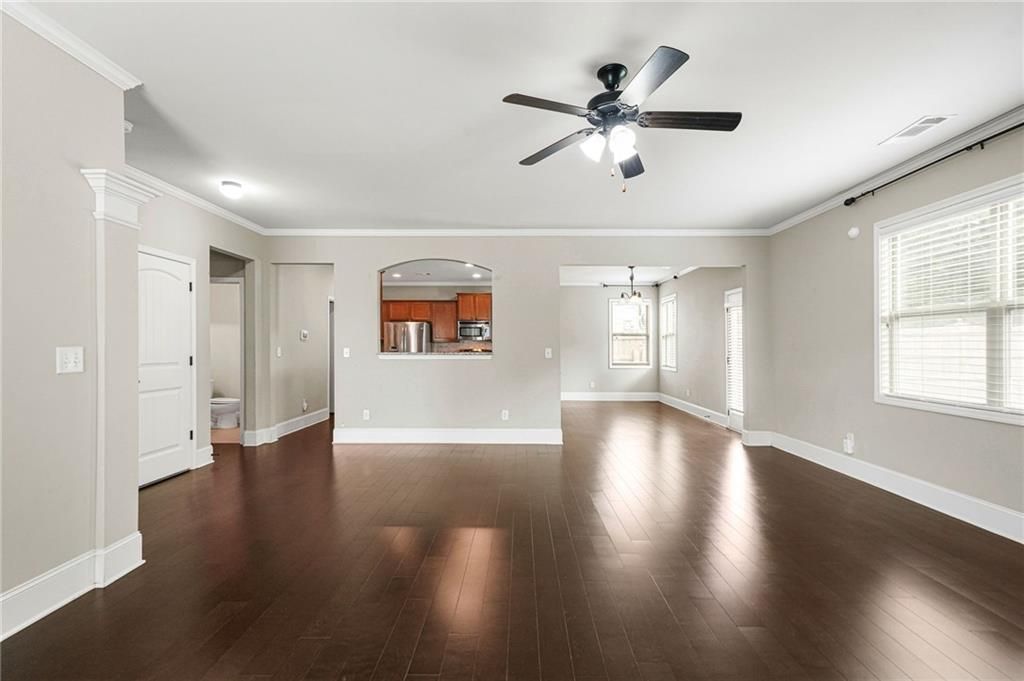 Image 11 of property listing at 1365 Delo Lane, Cumming, GA 30041