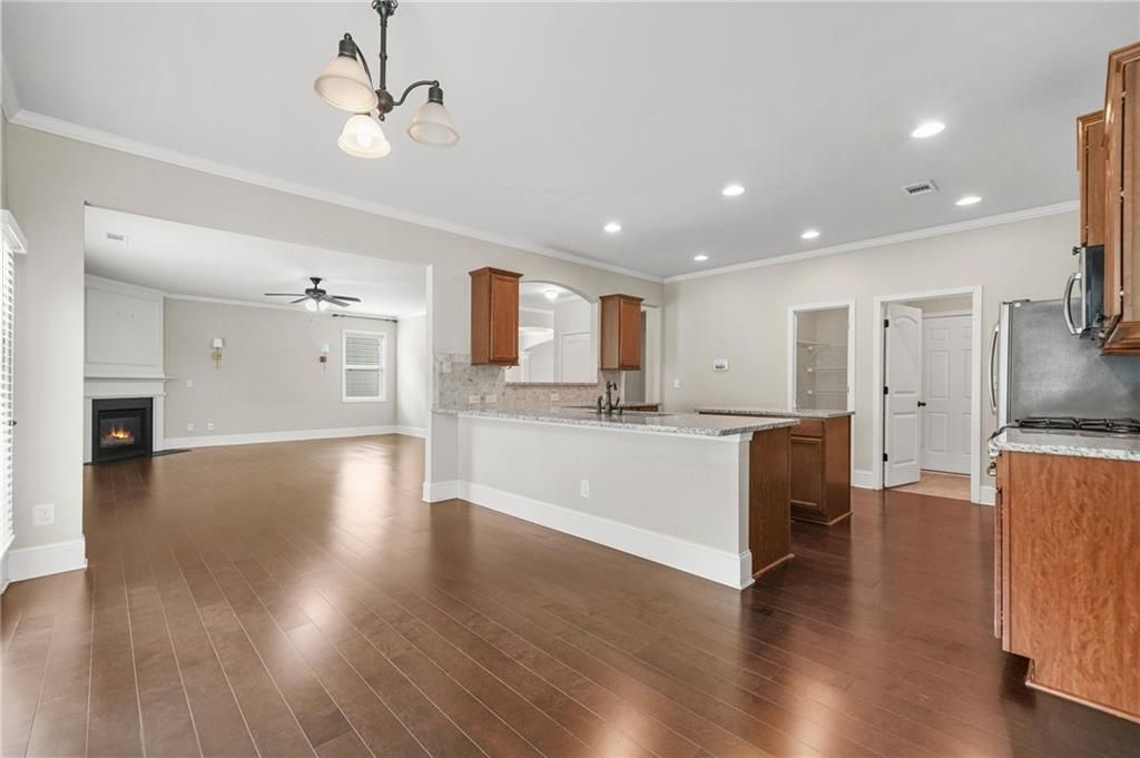 Image 12 of property listing at 1365 Delo Lane, Cumming, GA 30041