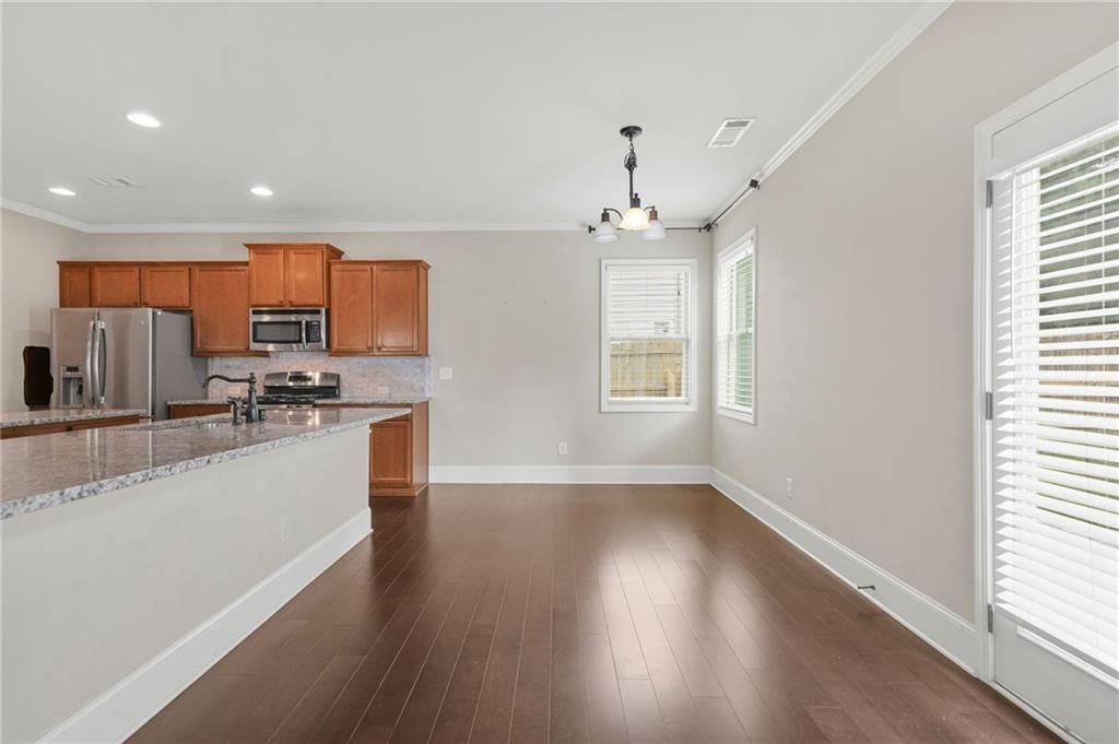 Image 13 of property listing at 1365 Delo Lane, Cumming, GA 30041