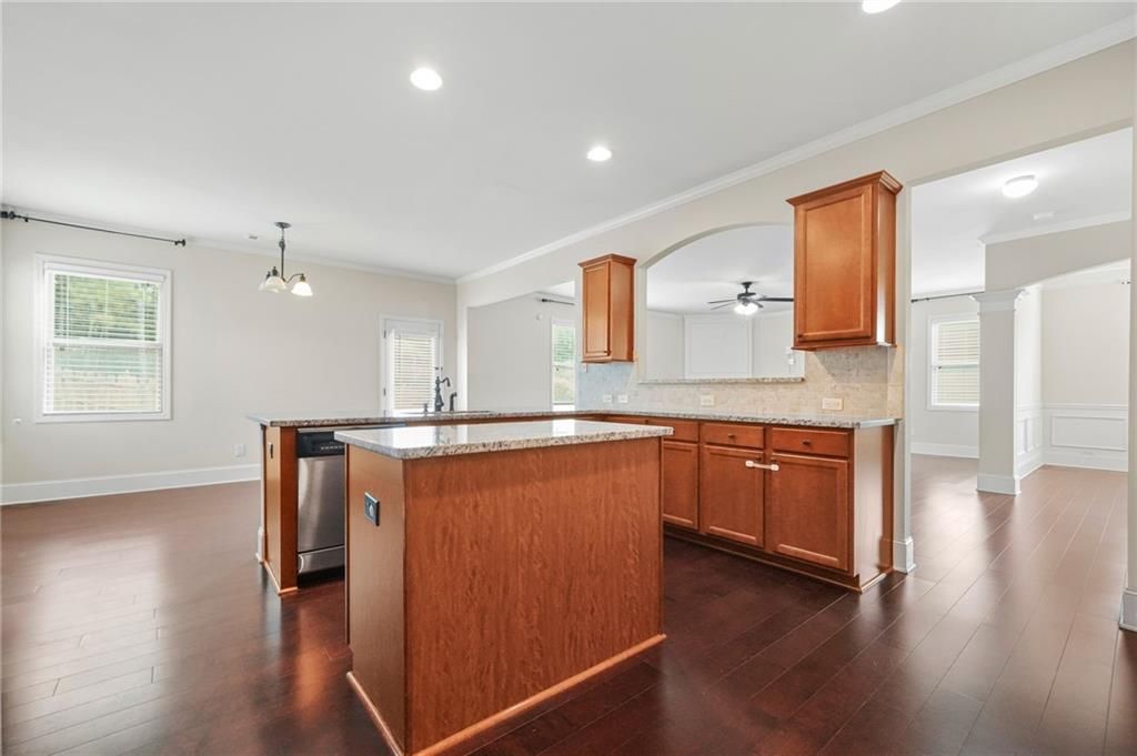 Image 15 of property listing at 1365 Delo Lane, Cumming, GA 30041