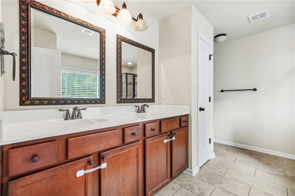 Image 26 of property listing at 1365 Delo Lane, Cumming, GA 30041