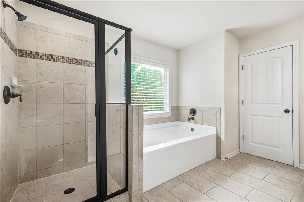 Image 28 of property listing at 1365 Delo Lane, Cumming, GA 30041