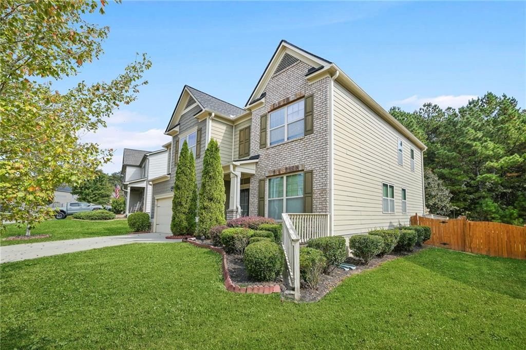 Image 3 of property listing at 1365 Delo Lane, Cumming, GA 30041