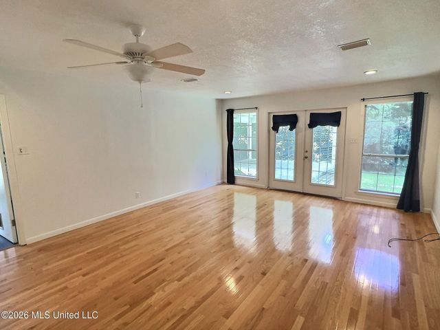 6509 Shore Drive, Ocean Springs, MS 39564