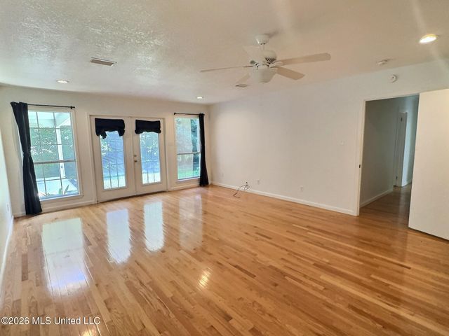 6509 Shore Drive, Ocean Springs, MS 39564
