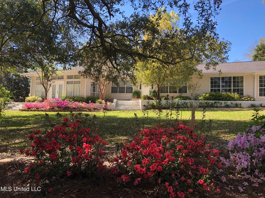 6509 Shore Drive, Ocean Springs, MS 39564