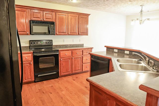 611 South Monterrey Avenue, Springfield, MO 65802