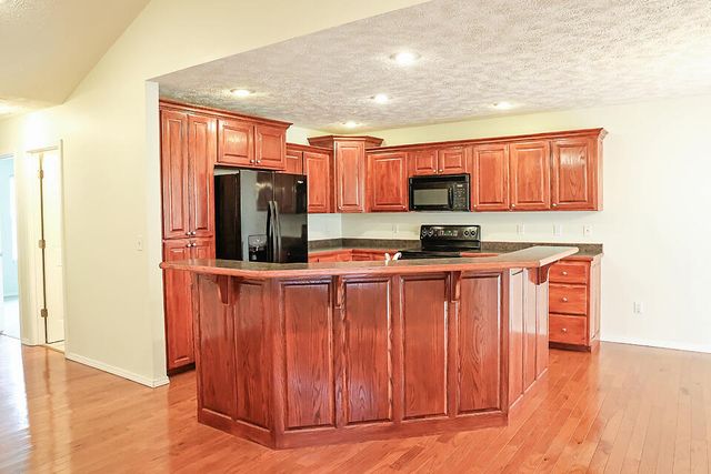 611 South Monterrey Avenue, Springfield, MO 65802
