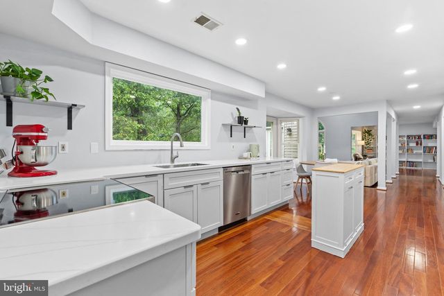 6832 COMPTON HEIGHTS, Clifton, VA 20124