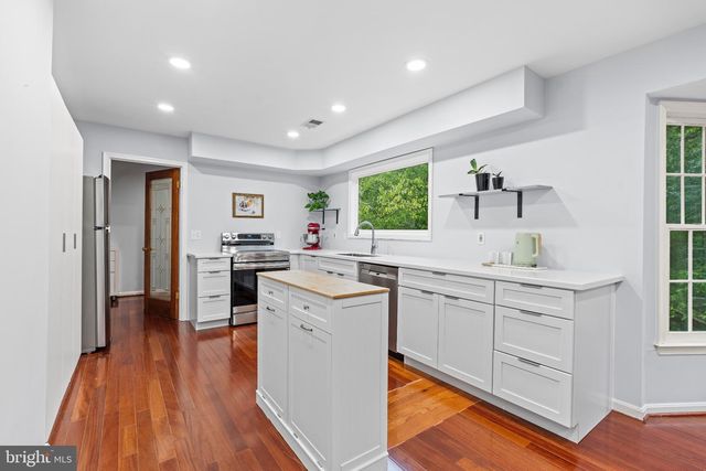 6832 COMPTON HEIGHTS, Clifton, VA 20124