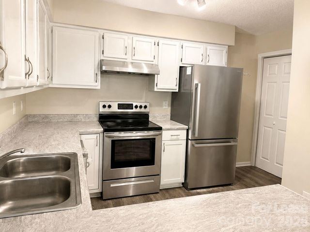 7223 Winery Lane, Charlotte, NC 28227