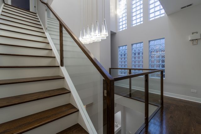 908 N Winchester Avenue, Chicago, IL 60622