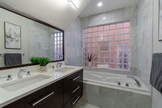 908 N Winchester Avenue, Chicago, IL 60622