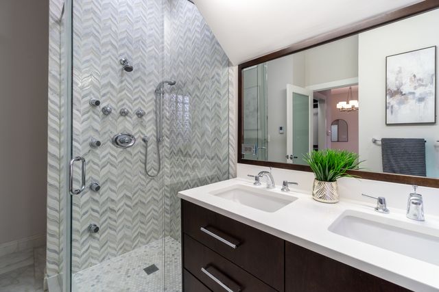 908 N Winchester Avenue, Chicago, IL 60622