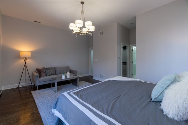 908 N Winchester Avenue, Chicago, IL 60622