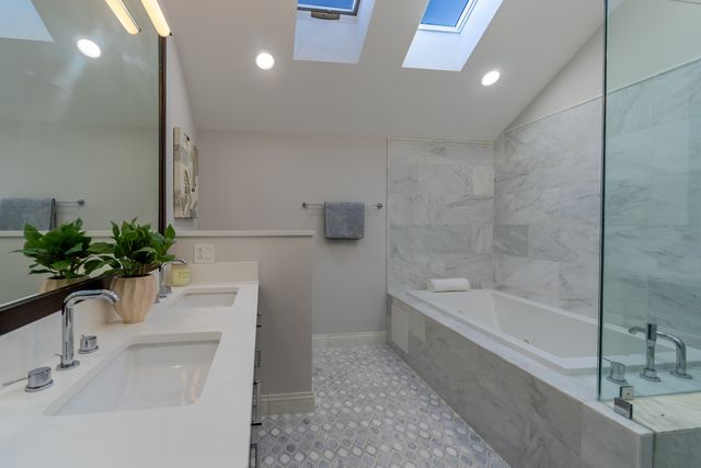 908 N Winchester Avenue, Chicago, IL 60622