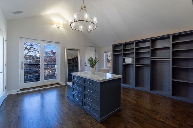 908 N Winchester Avenue, Chicago, IL 60622