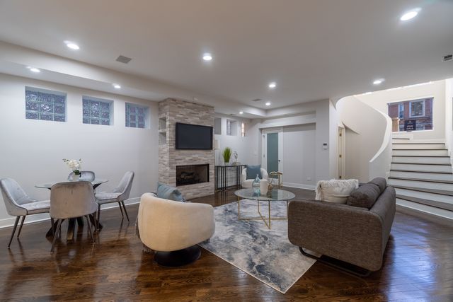 908 N Winchester Avenue, Chicago, IL 60622