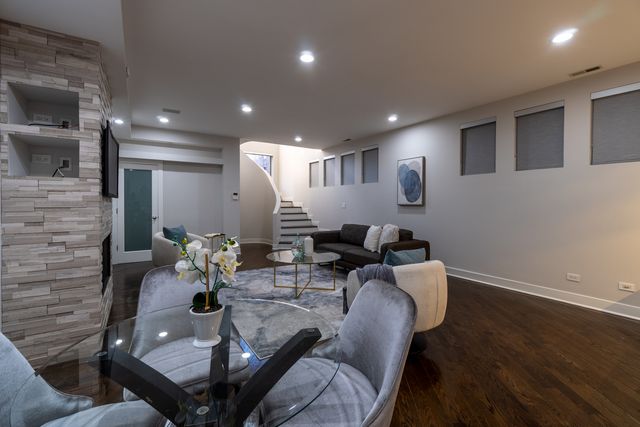 908 N Winchester Avenue, Chicago, IL 60622