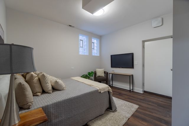 908 N Winchester Avenue, Chicago, IL 60622