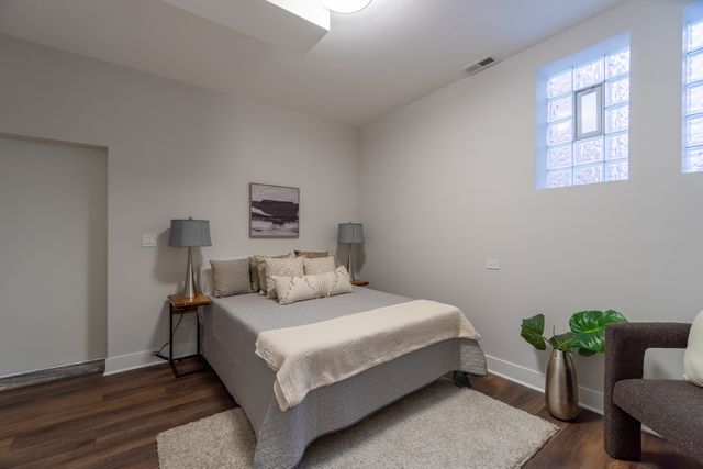 908 N Winchester Avenue, Chicago, IL 60622