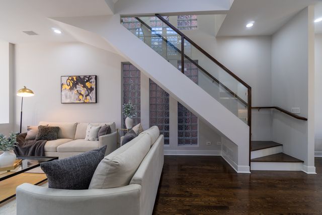 908 N Winchester Avenue, Chicago, IL 60622