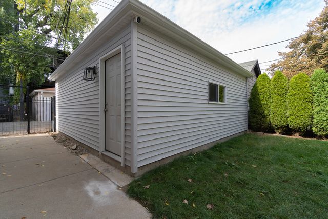 908 N Winchester Avenue, Chicago, IL 60622